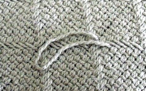 How To Repair A Snag İn A Sweater